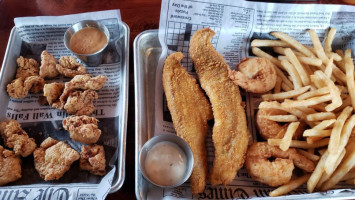 Boudreaux's Eatery food