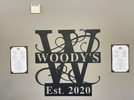 Woody’s At The Airport inside