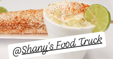 Shany’s Food Truck outside