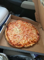 Gus' Pizza food