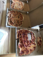 Gus' Pizza food