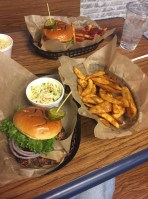 Lori's American Grille food