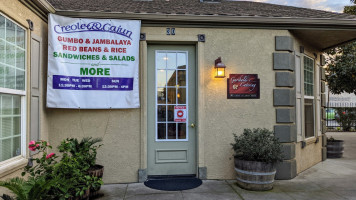 Garibaldi's Catering outside