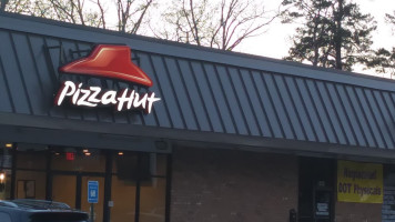 Pizza Hut outside