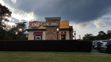 Dq Grill Chill outside