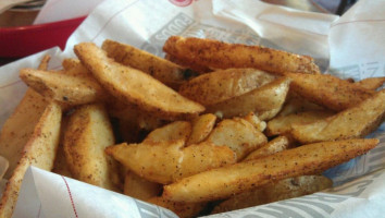 Fuddruckers food