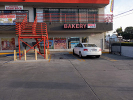Ponce Bakery #2 outside