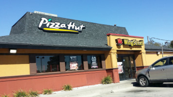 Pizza Hut food