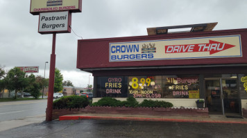 Crown Burgers food