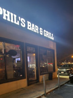 Phil’s Grill outside