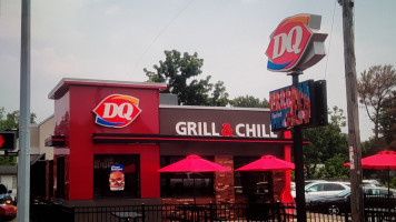 Dq Wellston (dairy Queen) outside
