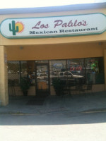 Los Pablos outside