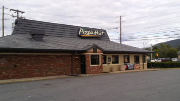 Pizza Hut outside