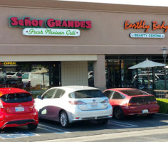 Señor Grandes Fresh Mexican Grill outside