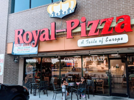 Royal Pizza inside