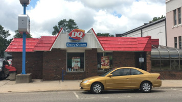 Dairy Queen Grill Chill outside