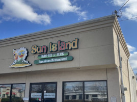 Sun Island -bq Jerk Supreme food