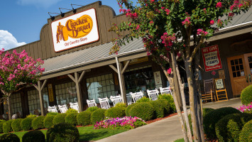 Cracker Barrel Old Country Store outside