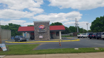 Dq Grill Chill outside