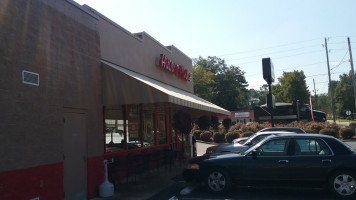 Huddle House outside