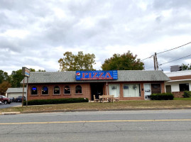 Bloomfield Village Pizza outside