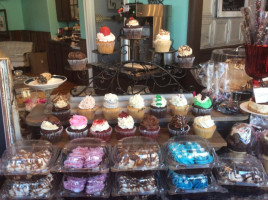Cupcakes And Kisses Owosso food