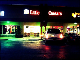 Little Caesars Pizza outside