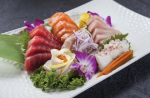 Mikomi Sushi inside