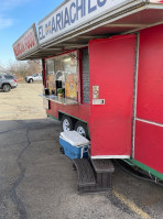 Tacos El Mariachi Loco outside