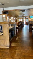 Old Chicago Pizza Taproom inside