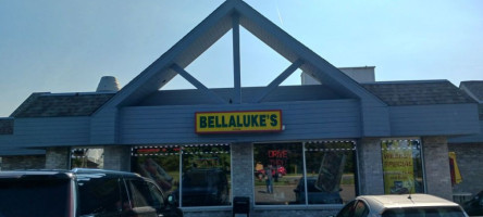 Bellalukes outside