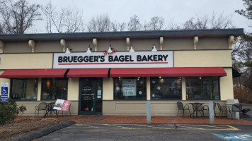 Bruegger's Bagels inside