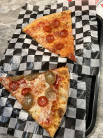 Bonanno's New York Pizzeria food