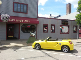 Pat's Tavern Grill outside