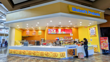 Wetzel's Pretzels food