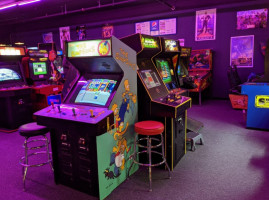 Gizmo's Arcade Eatery inside