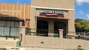 Bruegger's Bagels outside