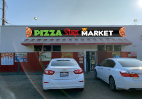 Pizza Stop Market outside