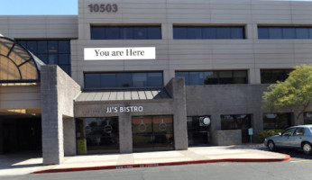 Jj's Bistro outside