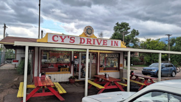 Cy's Drive-in food