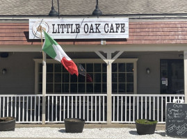 Little Oak Cafe outside