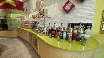 Menchie's Frozen Yogurt food