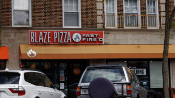 Blaze Pizza outside