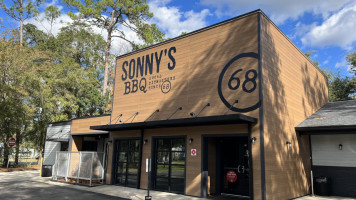 Sonny's Bbq outside