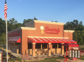 Freddy's Frozen Custard Steakburgers outside