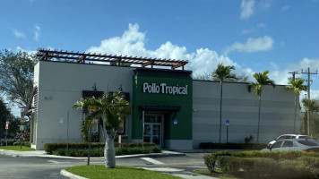 Pollo Tropical outside