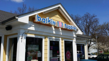 Baskin-robbins outside