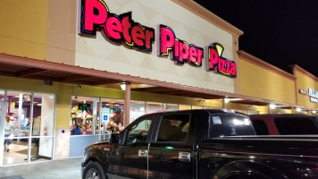 Peter Piper Pizza food