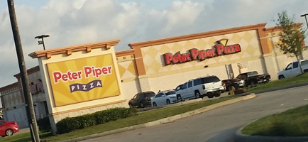 Peter Piper Pizza outside