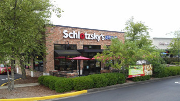 Schlotzsky's outside